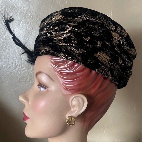 EYECATCHING DESIGNER 1960s\' BROCADE RETRO 1920s\' HAT + BLACK FEATHERS main image 14